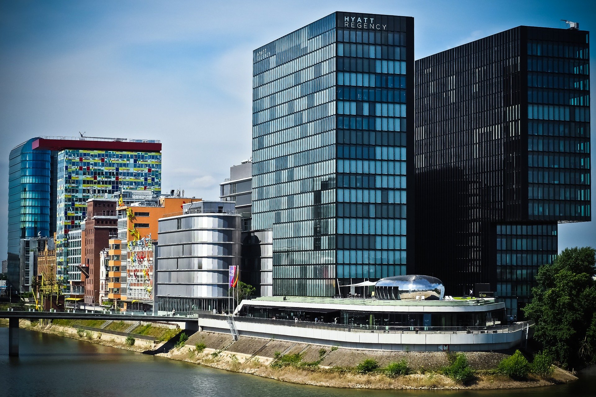 Sonnenschutzfolien im Bereich des Medienhafen in Düsseldorf